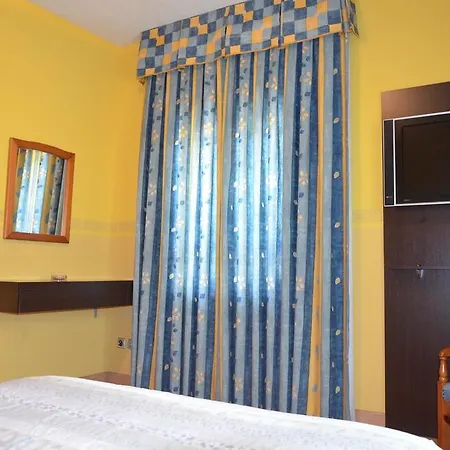 Otel Fenix 2*