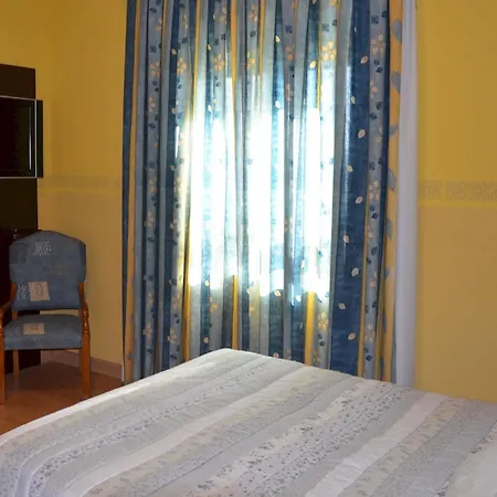 Otel Fenix 2*